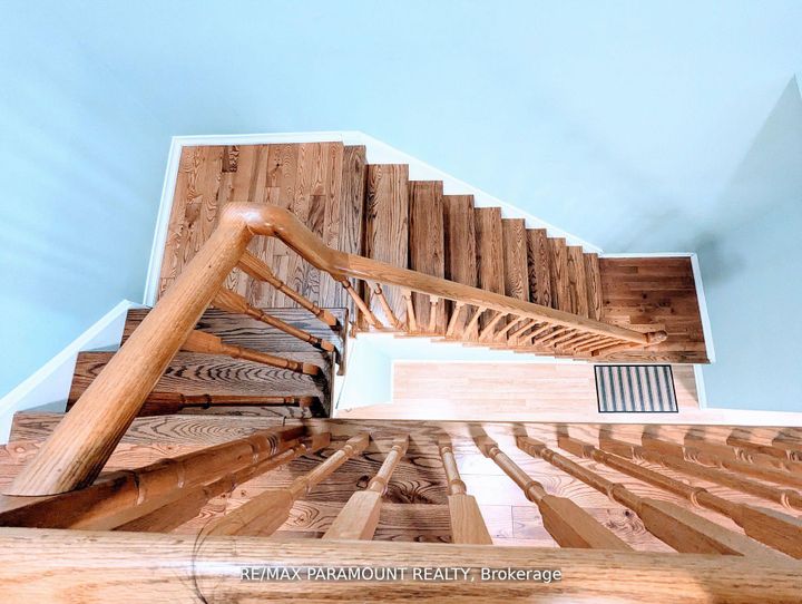 Photo 7 at 37 Wickstead Court, Wellington, Brampton