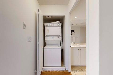 Photo 12 at 302 - 245 Davisville Avenue, Mount Pleasant West, Toronto