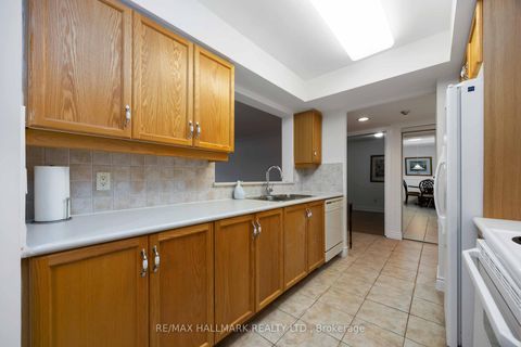 Photo 8 at 705 - 880 Grandview Way, Willowdale East, Toronto