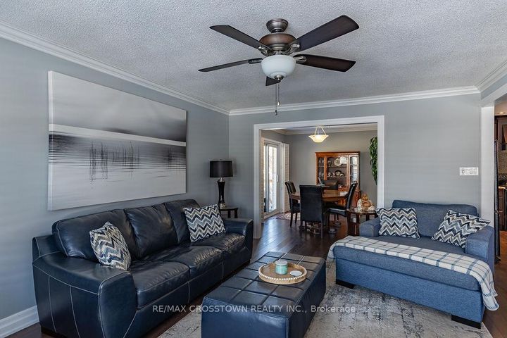 Photo 11 at 101 Crown Crescent, Bradford, Bradford West Gwillimbury