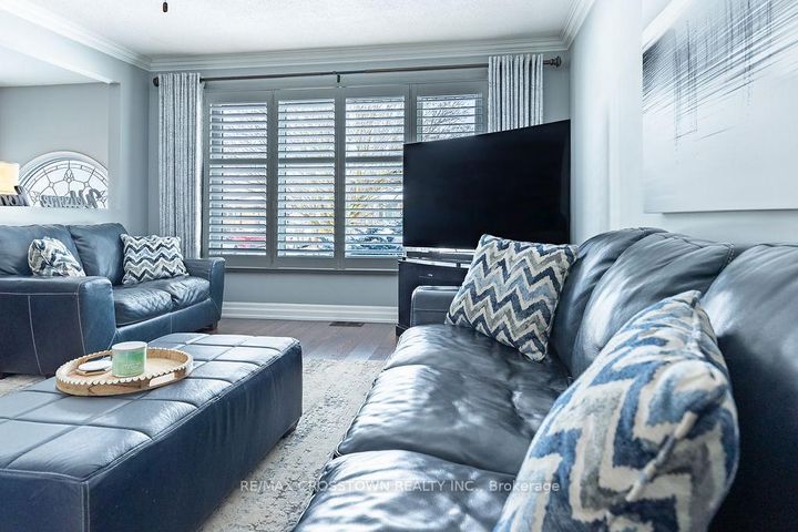 Photo 13 at 101 Crown Crescent, Bradford, Bradford West Gwillimbury