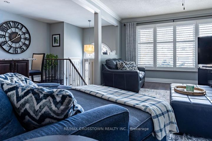 Photo 14 at 101 Crown Crescent, Bradford, Bradford West Gwillimbury