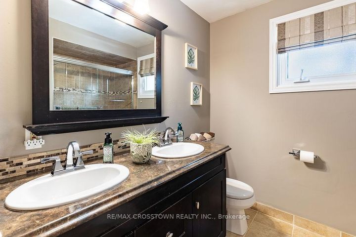 Photo 16 at 101 Crown Crescent, Bradford, Bradford West Gwillimbury