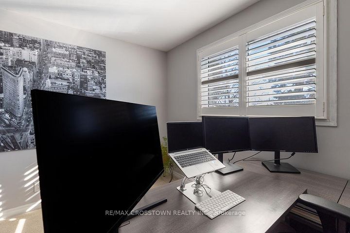 Photo 19 at 101 Crown Crescent, Bradford, Bradford West Gwillimbury