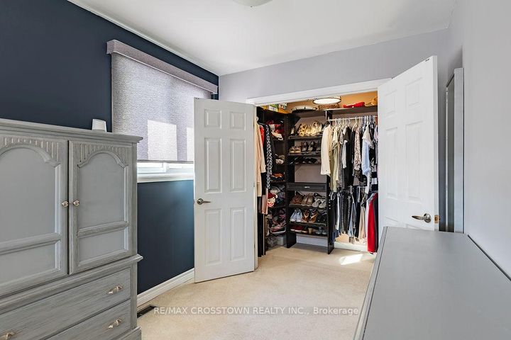 Photo 22 at 101 Crown Crescent, Bradford, Bradford West Gwillimbury