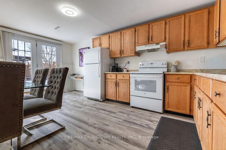 Photo 26 at 101 Crown Crescent, Bradford, Bradford West Gwillimbury