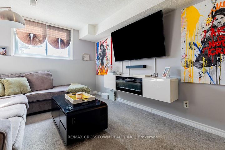 Photo 28 at 101 Crown Crescent, Bradford, Bradford West Gwillimbury