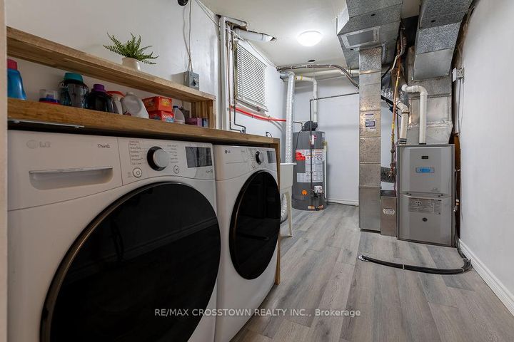 Photo 30 at 101 Crown Crescent, Bradford, Bradford West Gwillimbury