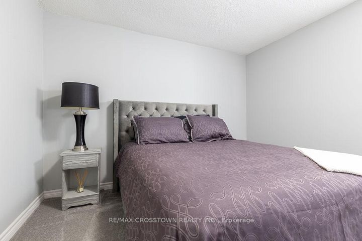 Photo 35 at 101 Crown Crescent, Bradford, Bradford West Gwillimbury