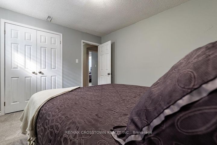 Photo 36 at 101 Crown Crescent, Bradford, Bradford West Gwillimbury