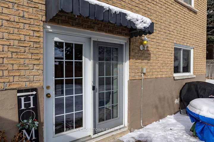 Photo 37 at 101 Crown Crescent, Bradford, Bradford West Gwillimbury