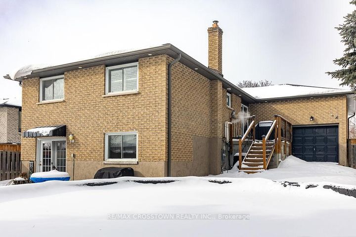 Photo 39 at 101 Crown Crescent, Bradford, Bradford West Gwillimbury