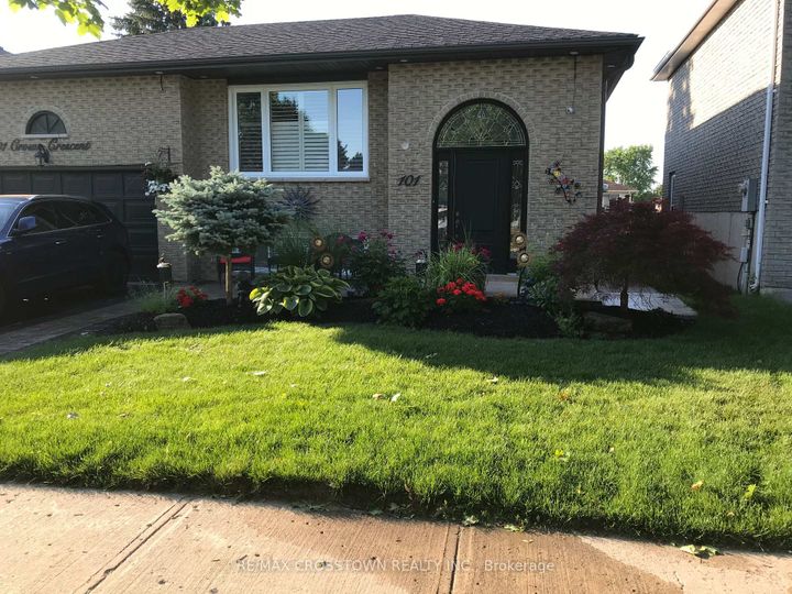 Photo 41 at 101 Crown Crescent, Bradford, Bradford West Gwillimbury