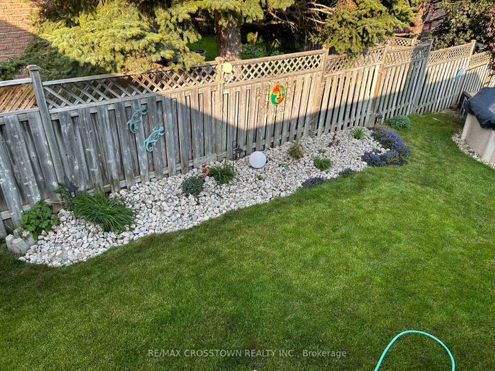 Photo 43 at 101 Crown Crescent, Bradford, Bradford West Gwillimbury