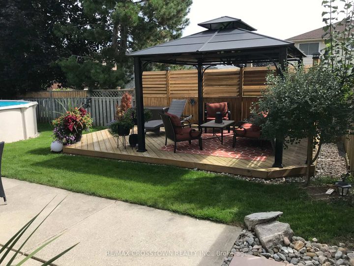 Photo 44 at 101 Crown Crescent, Bradford, Bradford West Gwillimbury