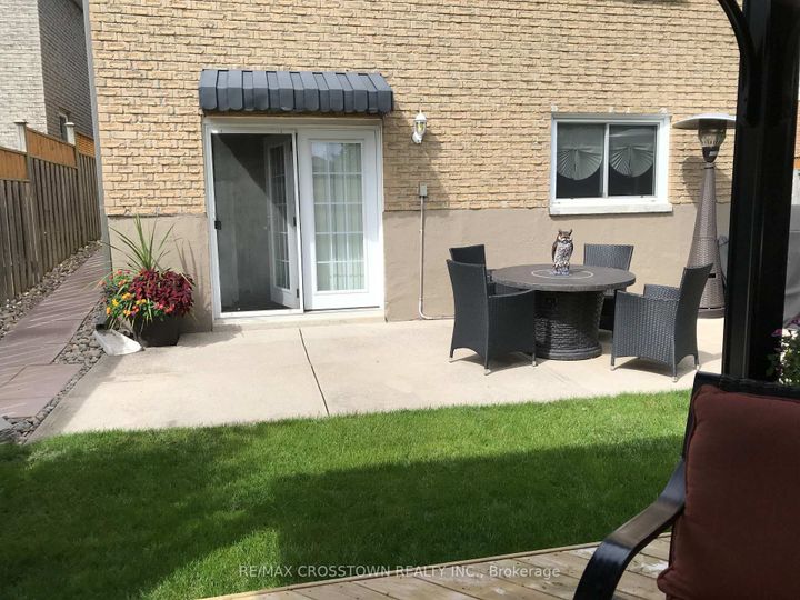 Photo 46 at 101 Crown Crescent, Bradford, Bradford West Gwillimbury