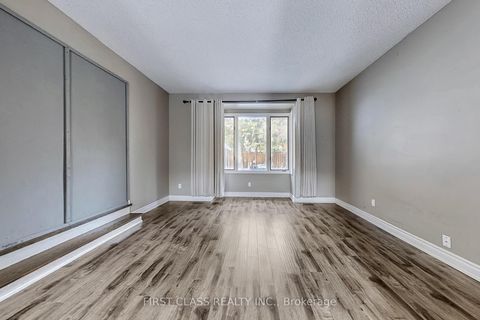 Photo 3 at 8 Fernside Court, Willowdale East, Toronto