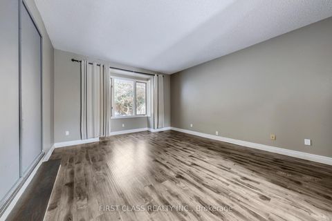 Photo 4 at 8 Fernside Court, Willowdale East, Toronto