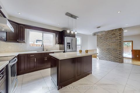 Photo 6 at 8 Fernside Court, Willowdale East, Toronto