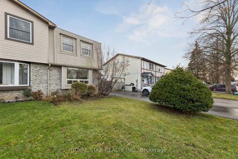 Photo 1 at 521 Gaylord Drive, Eastdale, Oshawa