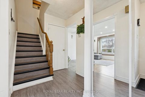 Photo 4 at 521 Gaylord Drive, Eastdale, Oshawa