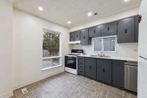 Photo 10 at 521 Gaylord Drive, Eastdale, Oshawa