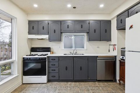 Photo 11 at 521 Gaylord Drive, Eastdale, Oshawa