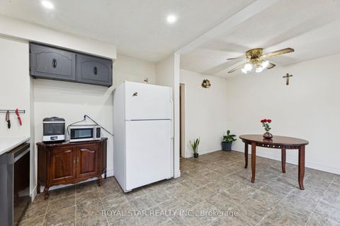 Photo 12 at 521 Gaylord Drive, Eastdale, Oshawa