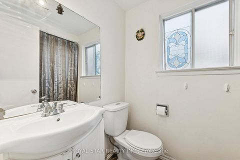Photo 23 at 521 Gaylord Drive, Eastdale, Oshawa