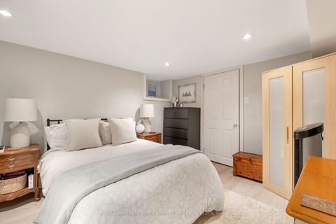 Photo 34 at 7 Binscarth Road, Moore Park, Toronto