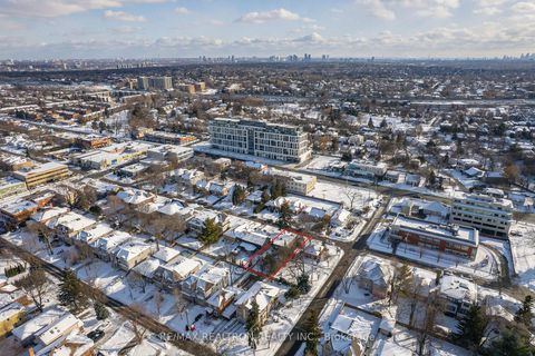 Photo 4 at 188 Maplehurst Avenue, Willowdale East, Toronto