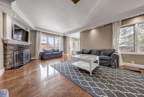 Photo 11 at 188 Maplehurst Avenue, Willowdale East, Toronto
