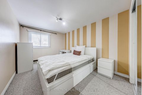 Photo 32 at 188 Maplehurst Avenue, Willowdale East, Toronto