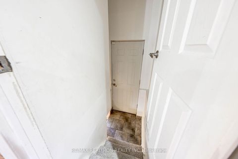 Photo 34 at 188 Maplehurst Avenue, Willowdale East, Toronto
