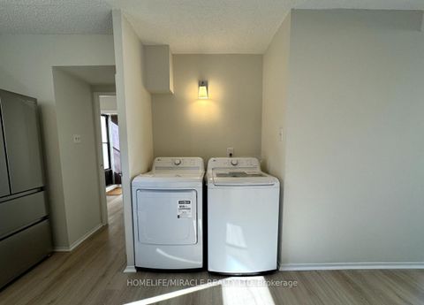 Photo 2 at 303 - 665 Kennedy Road, Kennedy Park, Toronto