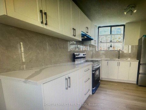 Photo 5 at 303 - 665 Kennedy Road, Kennedy Park, Toronto