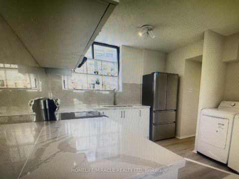 Photo 6 at 303 - 665 Kennedy Road, Kennedy Park, Toronto