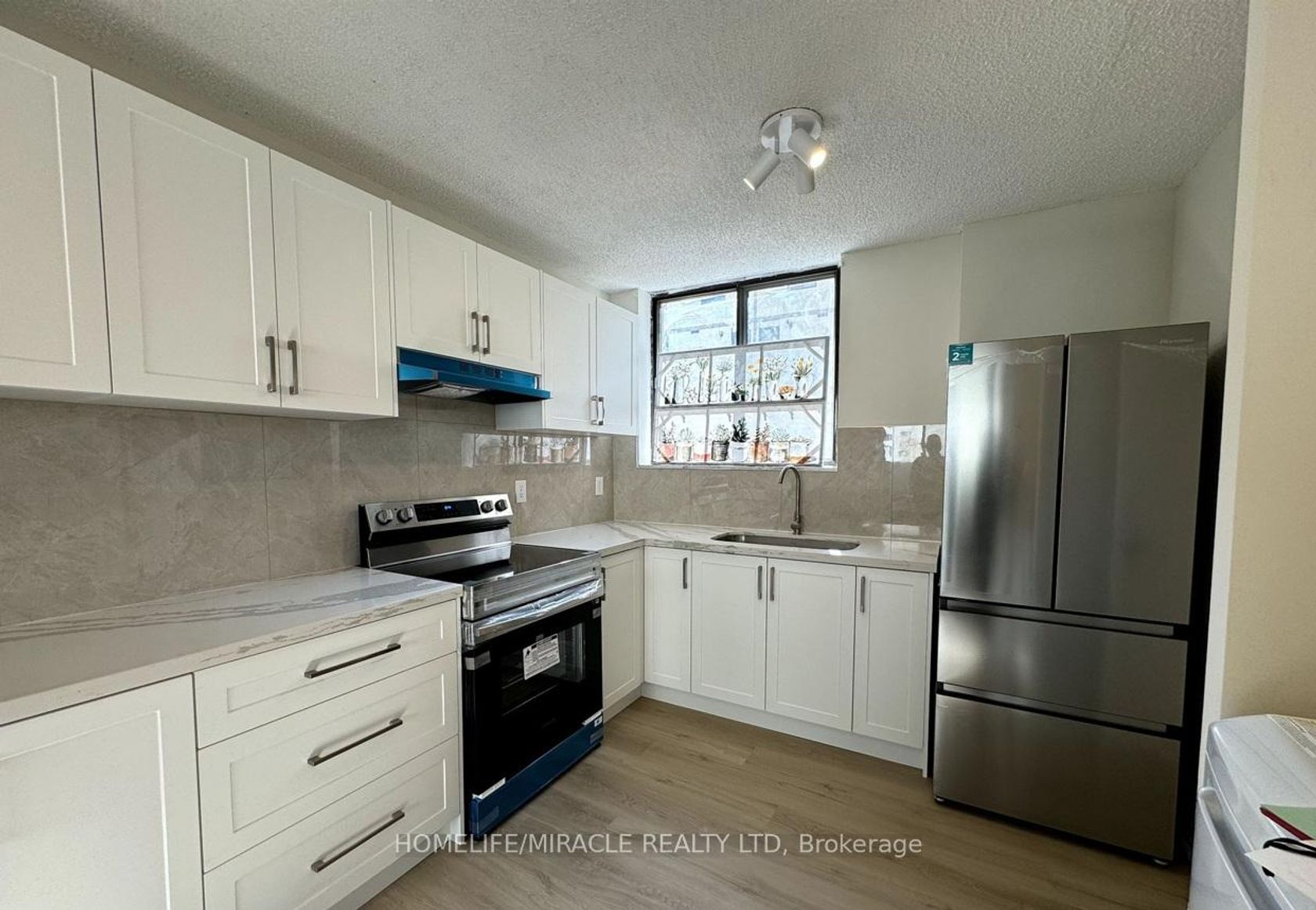 303 - 665 Kennedy Road, Kennedy Park, Toronto 