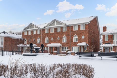 Photo 3 at 37 - 18 Clark Avenue W, Yorkhill, Vaughan