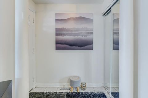 Photo 4 at 37 - 18 Clark Avenue W, Yorkhill, Vaughan