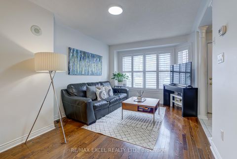 Photo 7 at 37 - 18 Clark Avenue W, Yorkhill, Vaughan