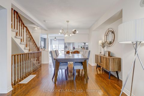 Photo 9 at 37 - 18 Clark Avenue W, Yorkhill, Vaughan