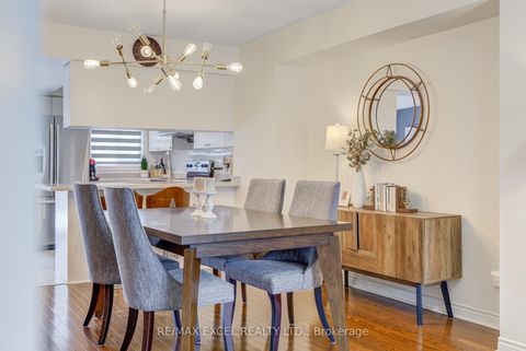 Photo 10 at 37 - 18 Clark Avenue W, Yorkhill, Vaughan