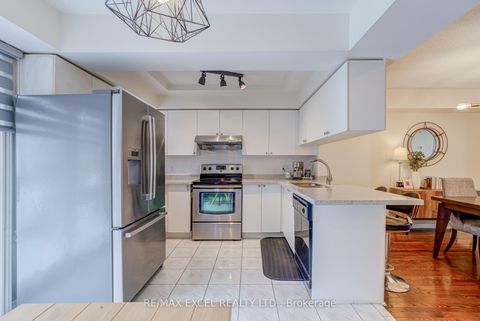 Photo 14 at 37 - 18 Clark Avenue W, Yorkhill, Vaughan