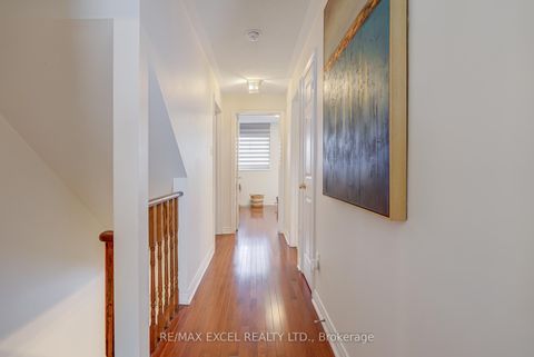 Photo 16 at 37 - 18 Clark Avenue W, Yorkhill, Vaughan