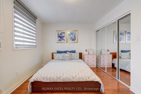 Photo 18 at 37 - 18 Clark Avenue W, Yorkhill, Vaughan