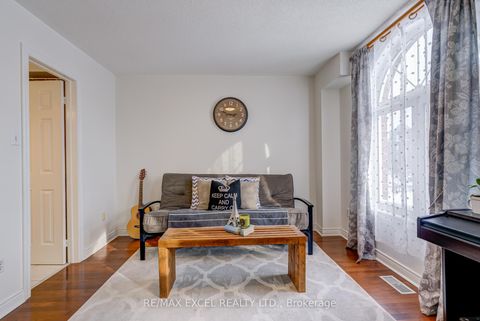 Photo 21 at 37 - 18 Clark Avenue W, Yorkhill, Vaughan