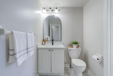 Photo 25 at 37 - 18 Clark Avenue W, Yorkhill, Vaughan