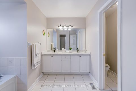 Photo 30 at 37 - 18 Clark Avenue W, Yorkhill, Vaughan