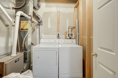 Photo 43 at 37 - 18 Clark Avenue W, Yorkhill, Vaughan